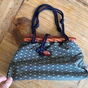 Tiki-chic vantage purse